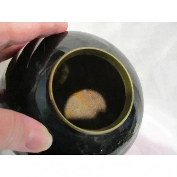 Vase, Black Lacquered Brass Vase with peacock and floral decoration Asian flare - Picture 7 of 7